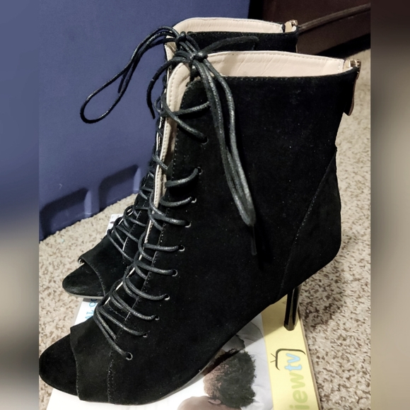 New Never Worn Women Size 7.5 Black Peep Toe Lace Bootie Heels - Picture 2 of 7